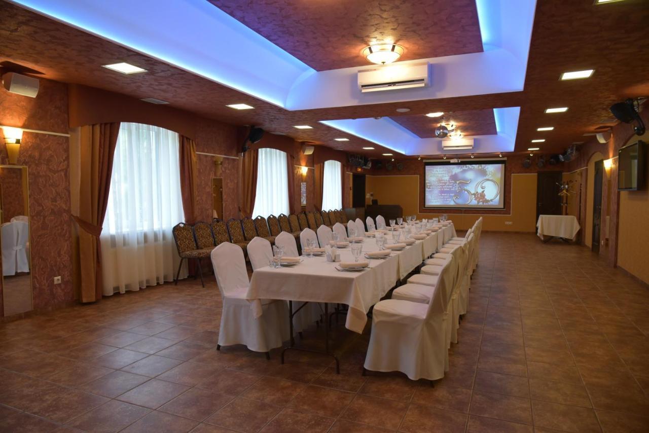 Hotel Lubenska Sloboda Olshanka Buitenkant foto